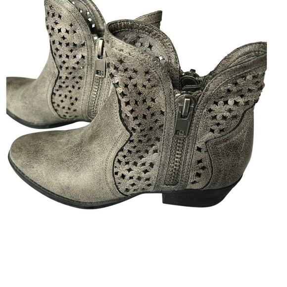 Women's Grey Booties, 7.5, Zipper, Not Rated, Block Heel, Round Toe, Gray - Picture 3 of 9